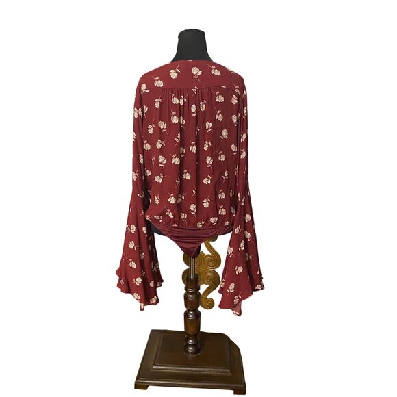 Red White Floral Bell Sleeve Deep Vneck Bodysuit Size Large Romantic‎ Girly - Picture 2 of 10
